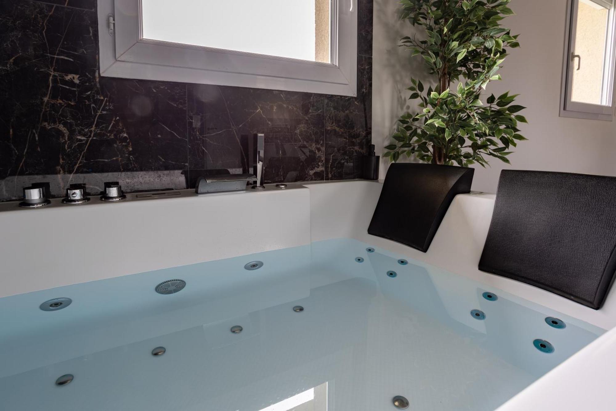 Evasion Romantique Avec Jacuzzi Savigny-le-Temple Exterior foto