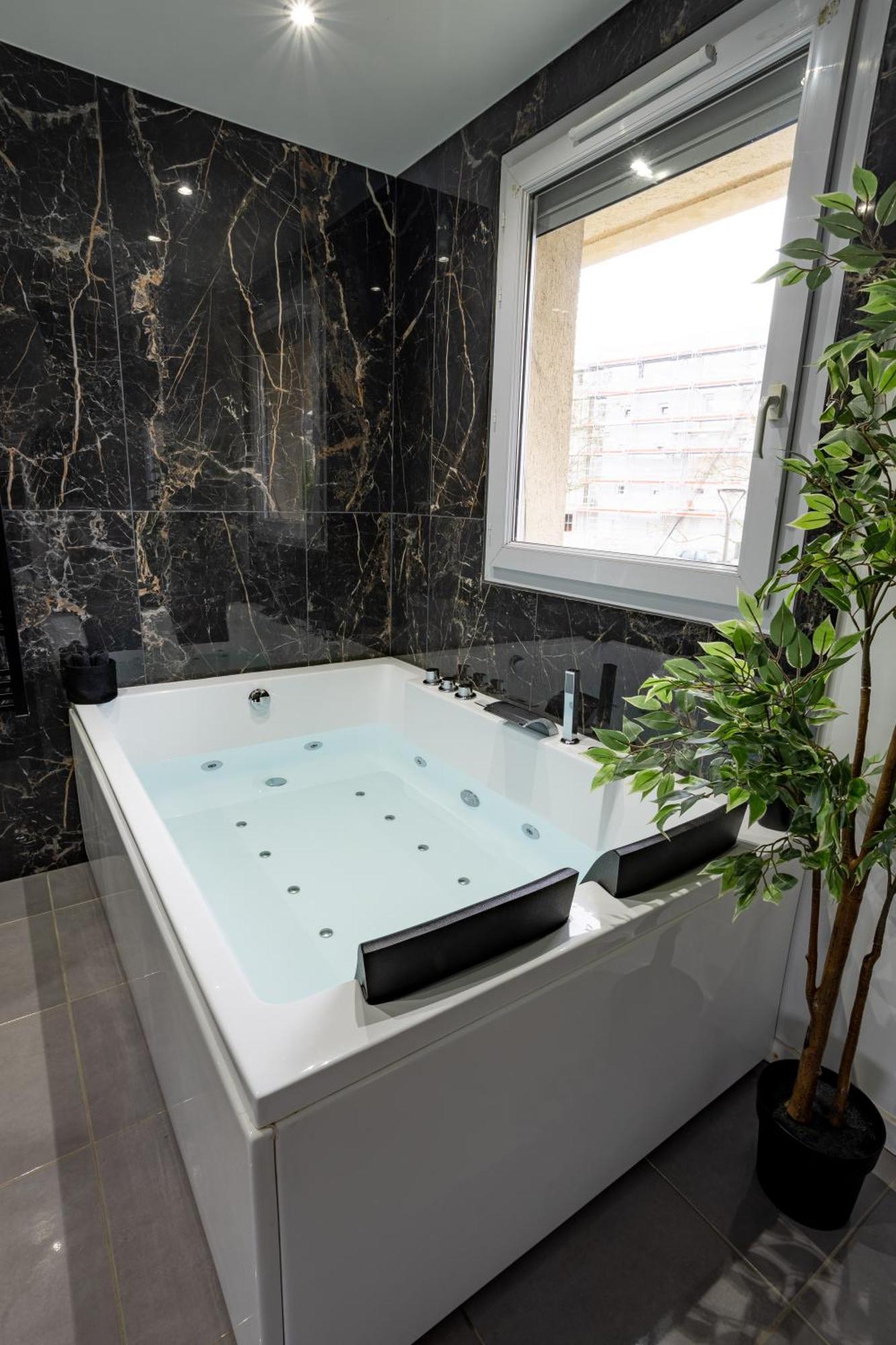 Evasion Romantique Avec Jacuzzi Savigny-le-Temple Exterior foto